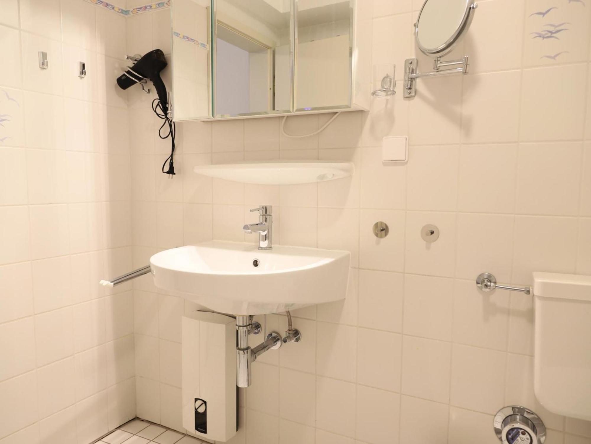 Ruhig Gelegenes Haus Am Ortseingang Von Wenningstedt Apartamento Exterior foto